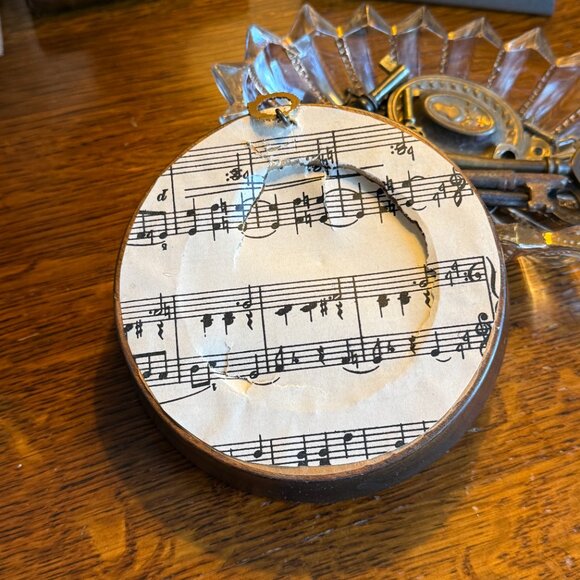 Vintage Marie Antoinette Round Wood Small Picture - Picture 6 of 12